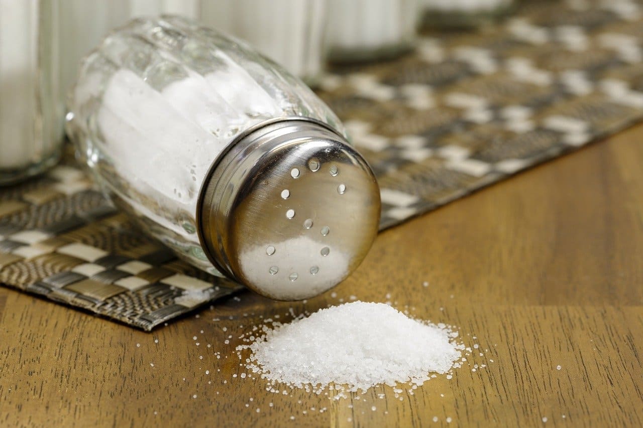 How does eating a lot of salt affect your heart
